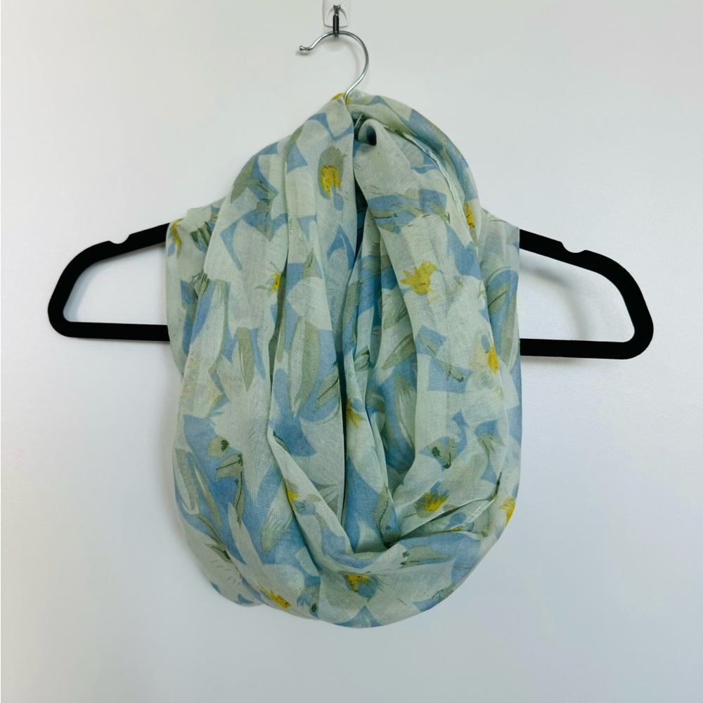 Scarf, circle style